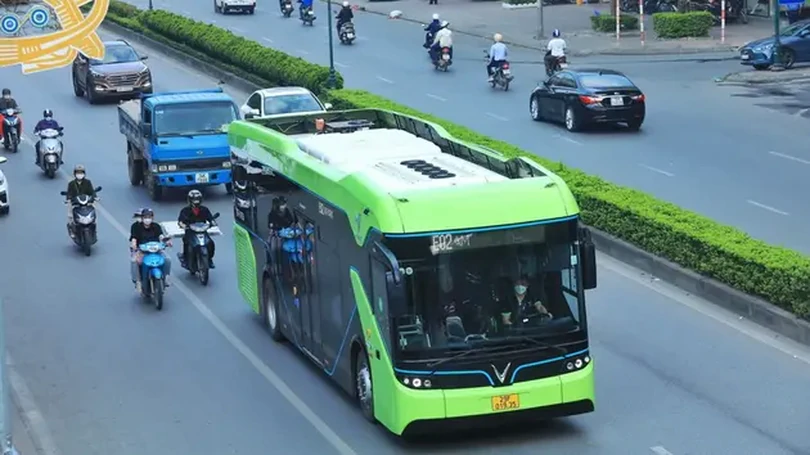 Hà Nội xem xét chuyển đổi, phát triển xe buýt điện