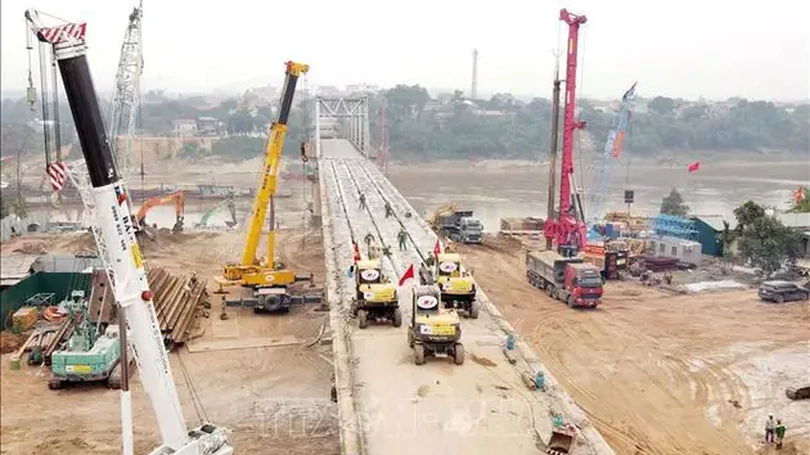 Cầu Phong Châu mới dự kiến hợp long dịp 2/9