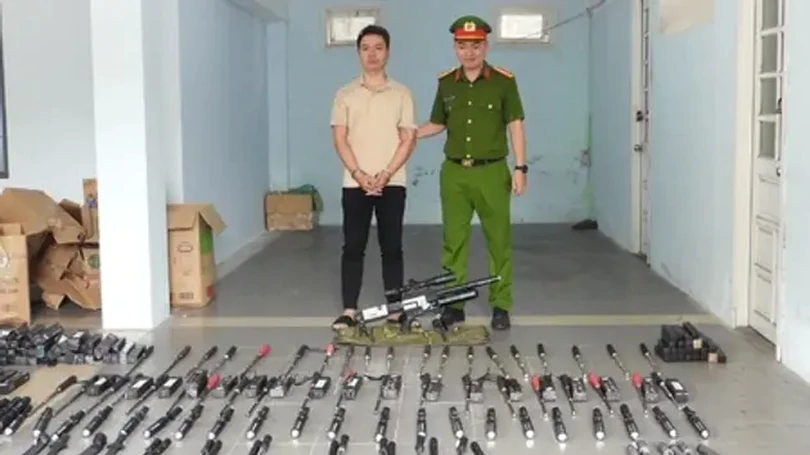 Phá đường dây làm giả con dấu, tàng trữ vũ khí