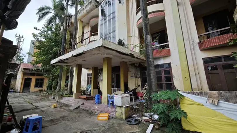 Hà Nội đề nghị tiếp quản ba công sở để hoang