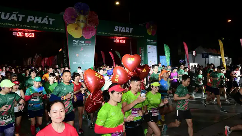 Hơn 12.000 VĐV tham dự Tay Ho Half Marathon 2025