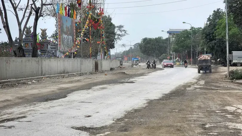 Dự án mở rộng QL21 trễ hẹn vì vướng mặt bằng