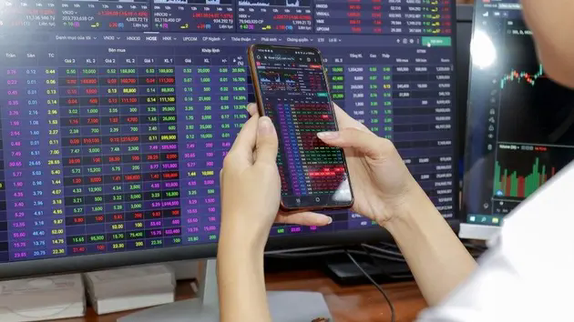 Cổ phiếu họ Vin ‘dậy sóng’, VN-Index bứt phá gần 19 điểm