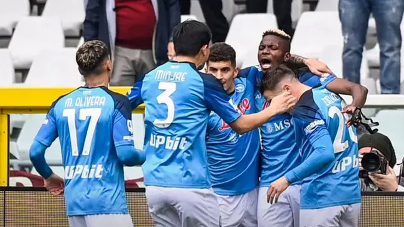 Napoli chiến thắng thuyết phục trên sân nhà