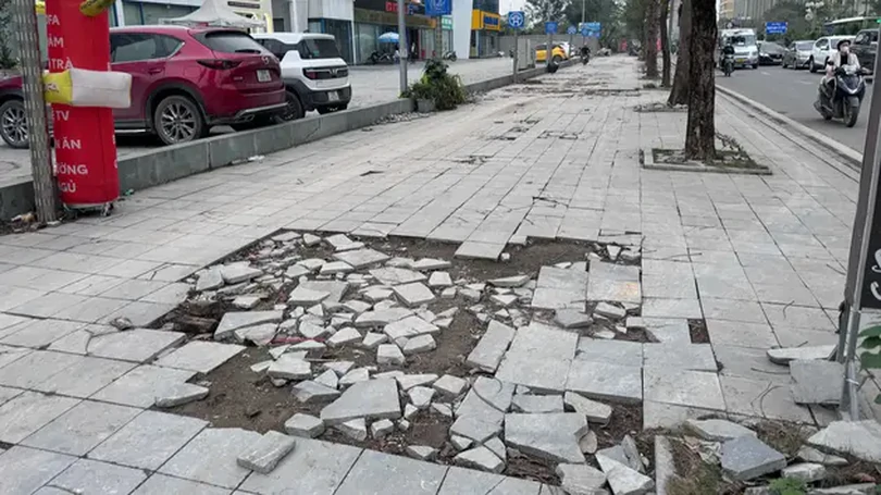 Nhiều tuyến vỉa hè tại Hà Nội xuống cấp