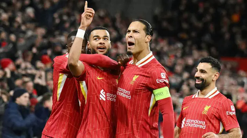 Man Utd chính thức trụ hạng, Liverpool tiến sát ngôi vô địch