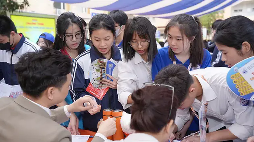 Đối thoại, tư vấn tuyển sinh - hướng nghiệp năm 2025