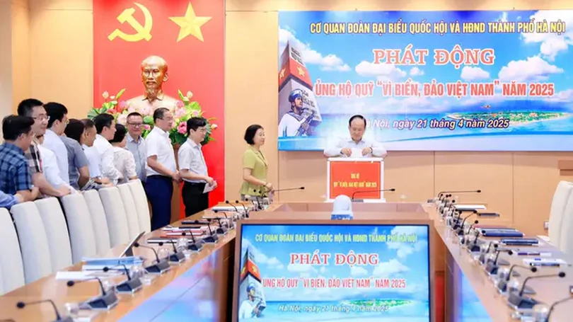 Đoàn ĐBQH, HĐND Hà Nội ủng hộ Quỹ 'Vì biển, đảo Việt Nam'