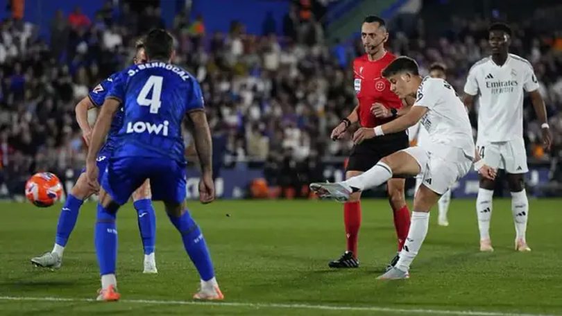 Real Madrid thu hẹp khoảng cách với Barcelona
