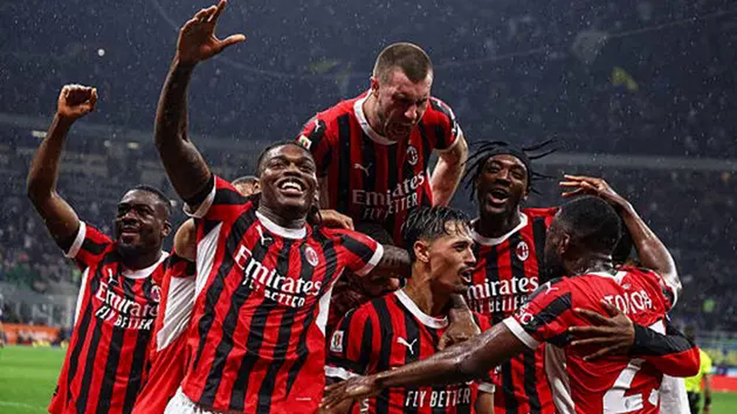 AC Milan 'đè bẹp' Inter Milan, tiến vào chung kết Coppa Italia
