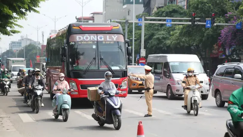CSGT rà soát bến xe, đảm bảo ATGT dịp nghỉ lễ