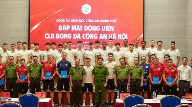 Lãnh đạo CATP Hà Nội gặp mặt các cầu thủ CAHN