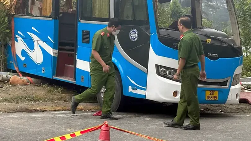 Khẩn trương điều tra vụ lật xe khách tại Tam Đảo