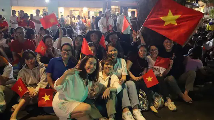 Người dân chờ từ 3h sáng để xem tổng duyệt diễu binh
