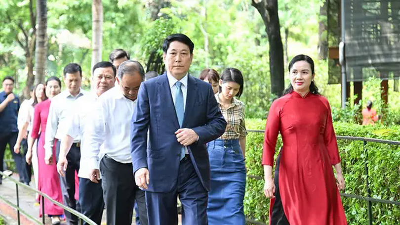 Chủ tịch nước thăm Khu Di tích Chủ tịch Hồ Chí Minh