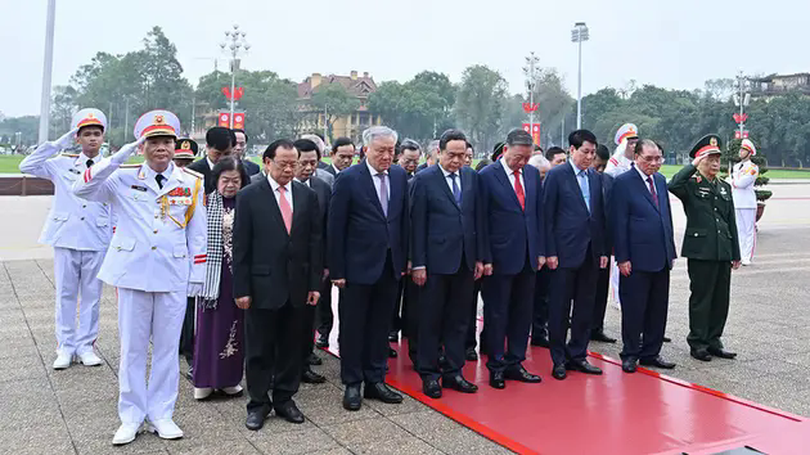 Lãnh đạo Đảng, Nhà nước, thành phố vào Lăng viếng Chủ tịch Hồ Chí Minh