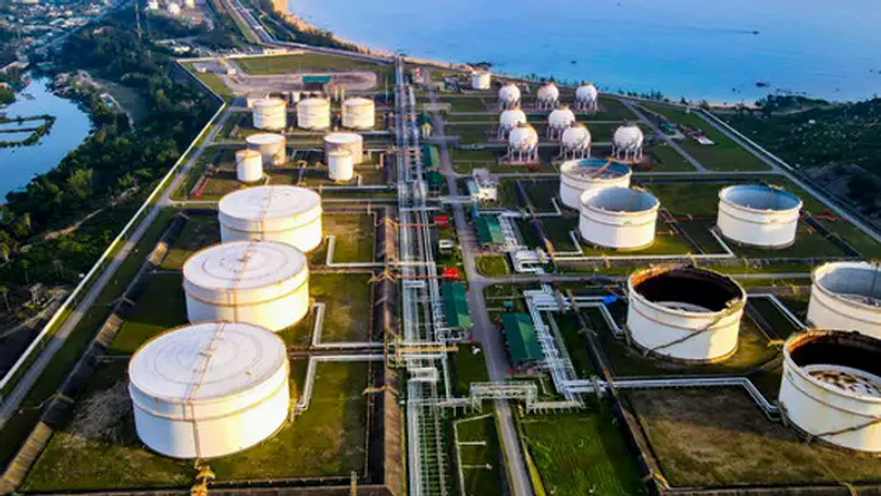 Giá dầu giảm mạnh nhất kể từ năm 2021