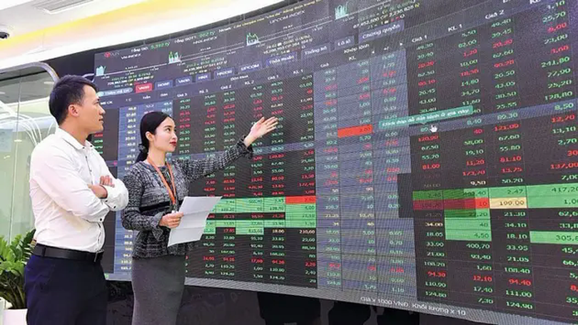 Chứng khoán tăng gần 14 điểm ngày đầu vận hành KRX