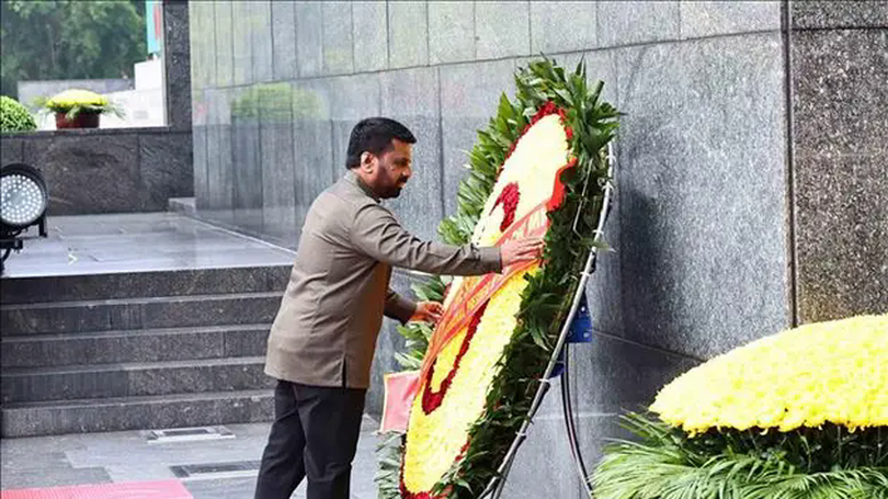 Tổng thống Sri Lanka vào Lăng viếng Chủ tịch Hồ Chí Minh