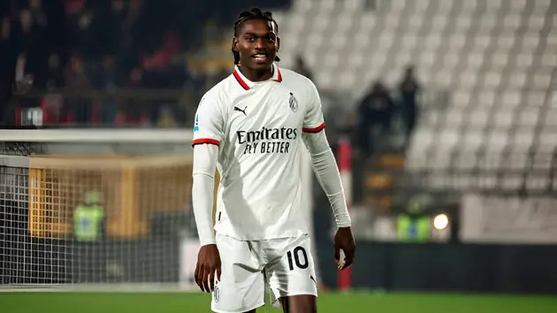 Rafael Leao giúp AC Milan thắng ngược Genoa