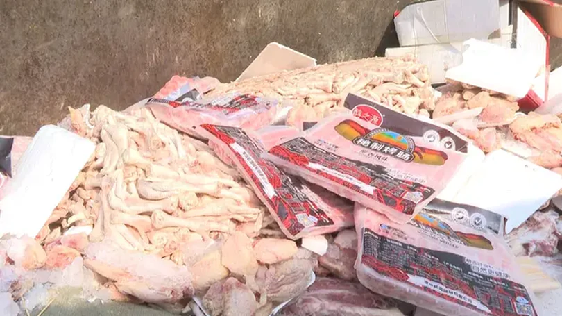 Cuộc đấu tranh phức tạp với thực phẩm không rõ nguồn gốc