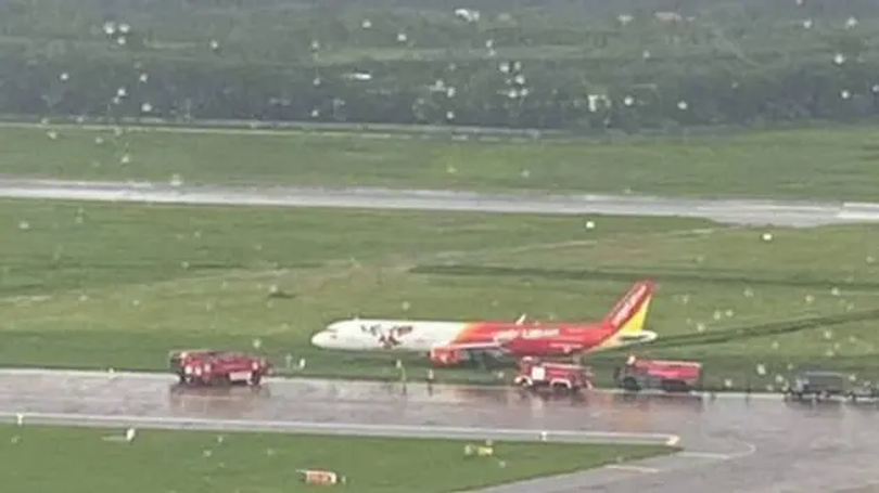 Máy bay Vietjet Air trượt khỏi đường băng khi hạ cánh