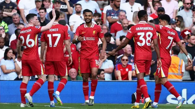 Arsenal thoát thua trước Liverpool