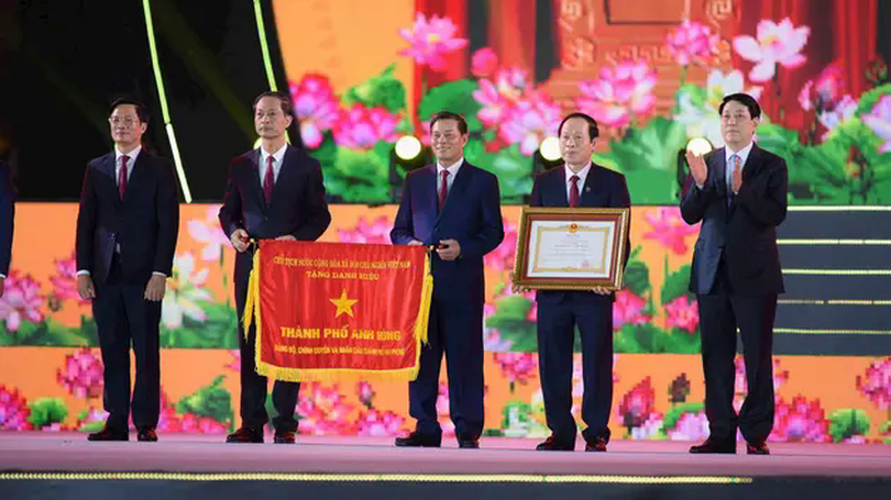Hải Phòng vinh dự đón nhận danh hiệu 'Thành phố Anh hùng'