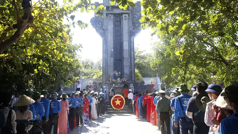 Hà Nội - Trường Sa: Ân nặng tình sâu