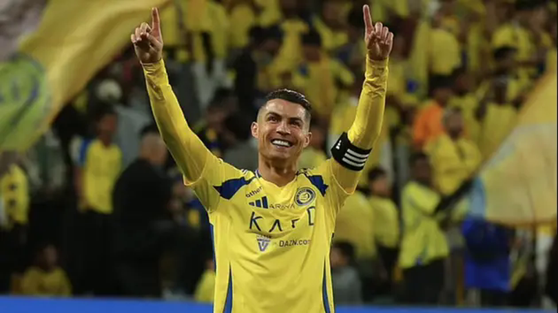 Cristiano Ronaldo là VĐV nhận lương cao nhất thế giới