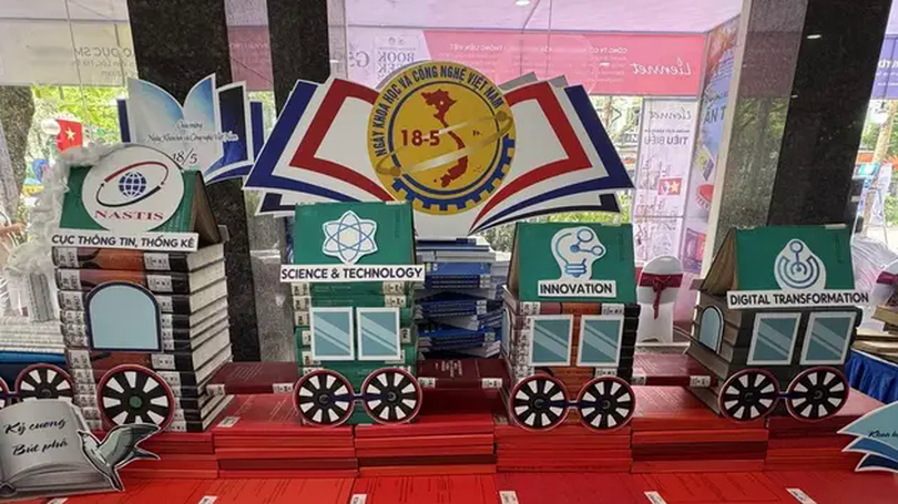 Khơi nguồn tri thức từ Triển lãm sách khoa học công nghệ
