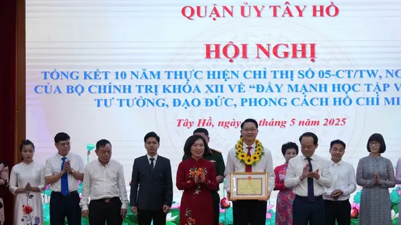 Tổng kết 10 năm phong trào học tập làm theo Bác