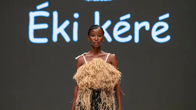 Thời trang từ sợi lá cọ raffia ở Nigieria