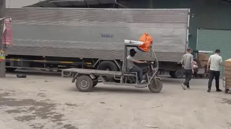 Chặn đường đi của xe ba bánh tự chế