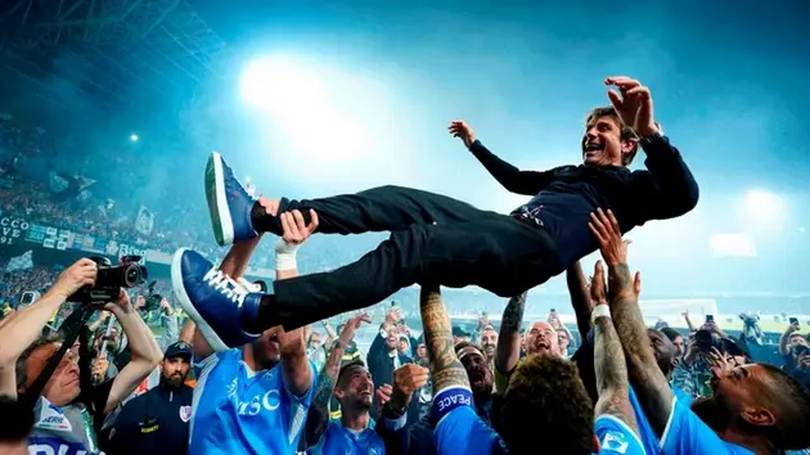 HLV Antonio Conte đi vào lịch sử của Serie A