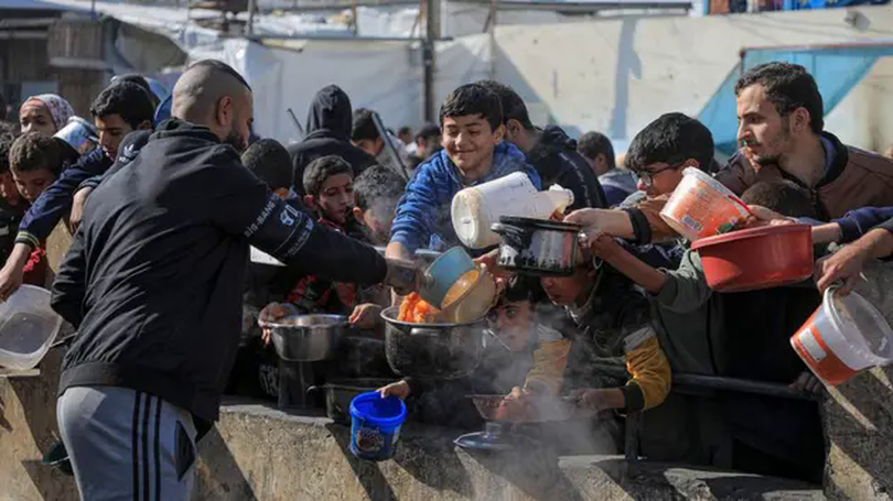 Israel thay đổi cách phân phối hàng viện trợ vào Gaza