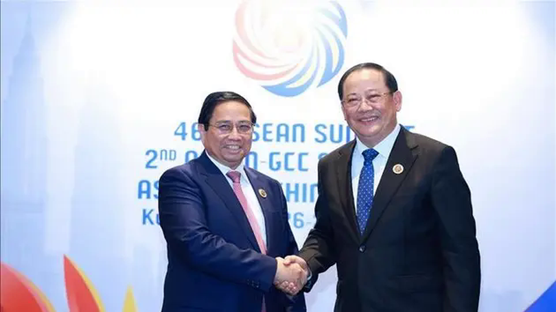 Thủ tướng Phạm Minh Chính gặp Thủ tướng Lào