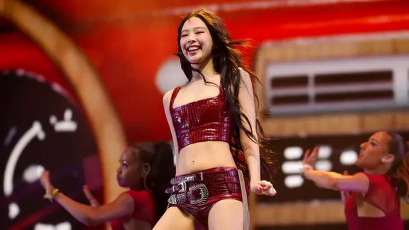 Jennie lập kỷ lục solo chưa từng có