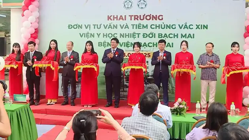 Bệnh viện Bạch Mai khai trương phòng tiêm chủng vắc xin