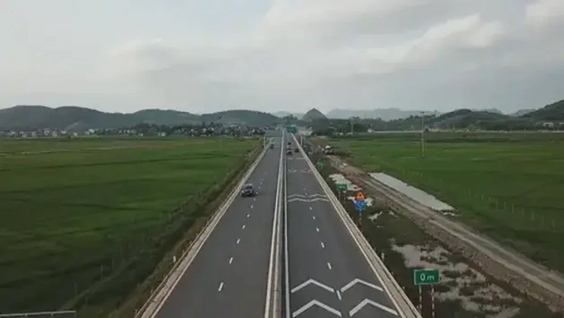 Gần 6.500 tỷ đồng mở rộng cao tốc Cam Lộ-La Sơn