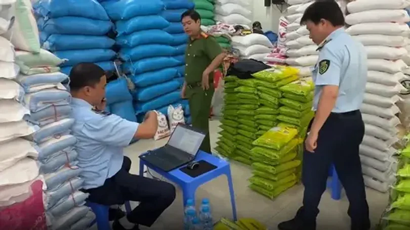 Hàng loạt gạo ST25 giả bị phát hiện tại Hà Nội