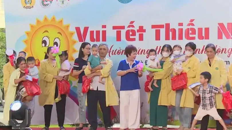 Tết Thiếu nhi ấm áp giữa hành lang bệnh viện