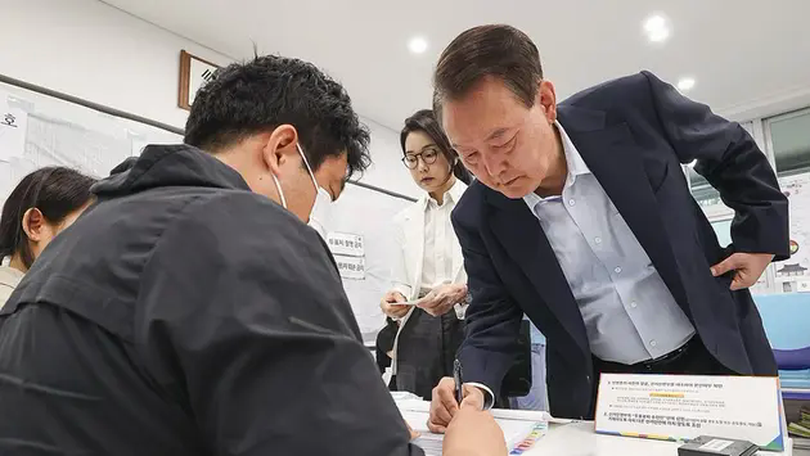 Ông Yoon Suk Yeol đi bỏ phiếu bầu Tổng thống kế nhiệm