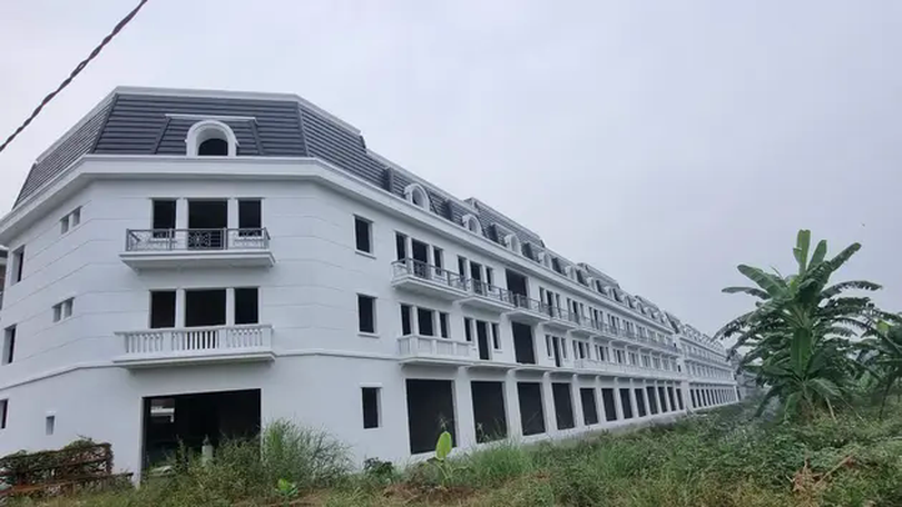 Nhà triệu đô bỏ hoang trên đại lộ Tây Thăng Long