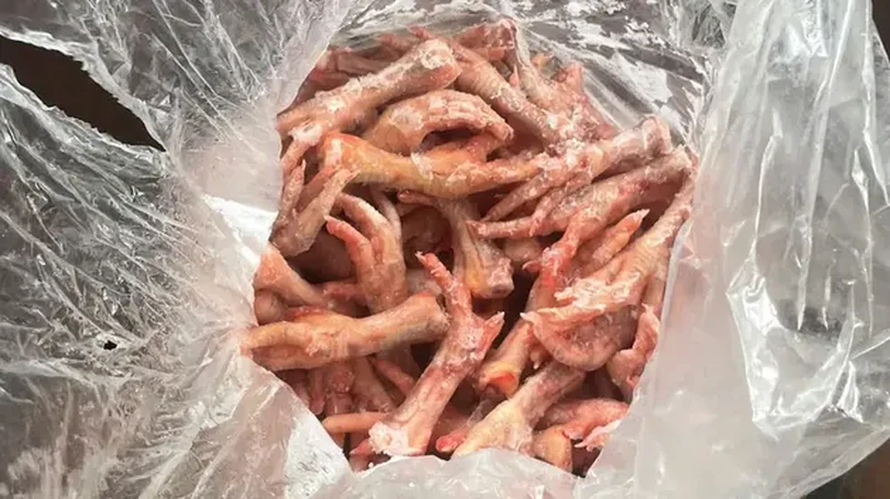 Phát hiện 700 kg chân gà, má lợn không rõ nguồn gốc