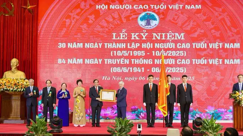 Hội Người cao tuổi Việt Nam nhận Huân chương Lao động hạng nhất