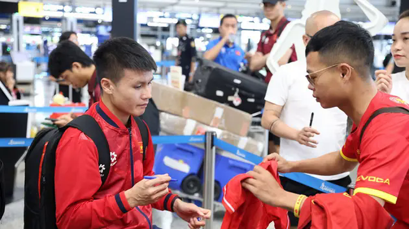 Đội tuyển Việt Nam về nước sau thất bại trước Malaysia