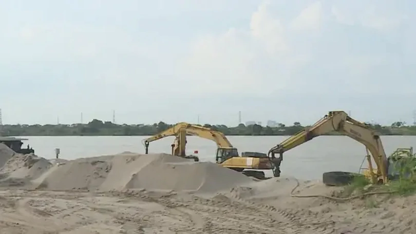 Giá cát Hà Nội tăng cao do khan hiếm nguồn cung