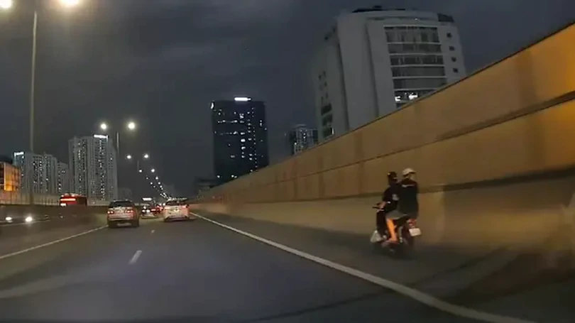 Nhiều phương tiện vi phạm giao thông trên đường Vành đai 3