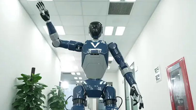 Robot hình người Make in Vietnam